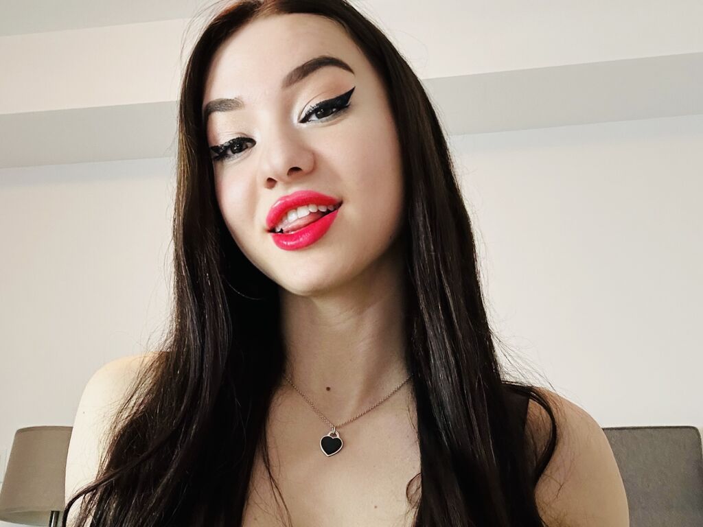 Lia Peach Picture